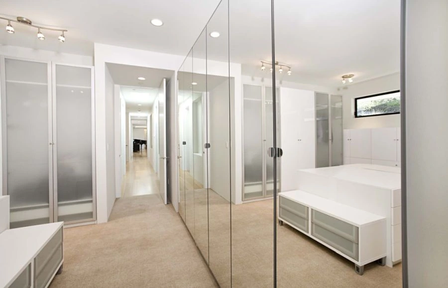 Benefits of Mirrored Closet Doors