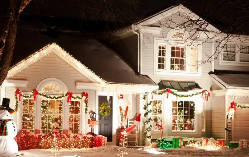 Best Solar Outdoor Christmas Decorations for Your Home