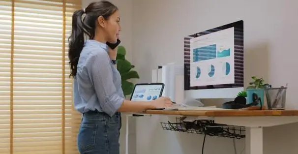 Your Guide to Choosing a Standing Desk in Delhi